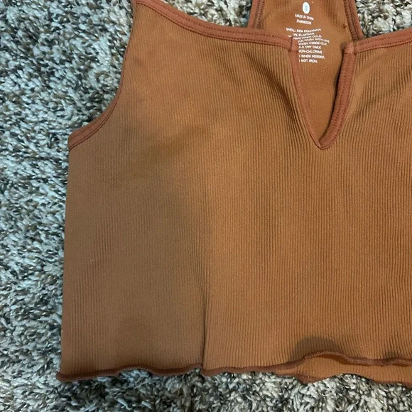 La Hearts by Pacsun Rust Notch-Neck Ribbed Crop top - Picture 3 of 4